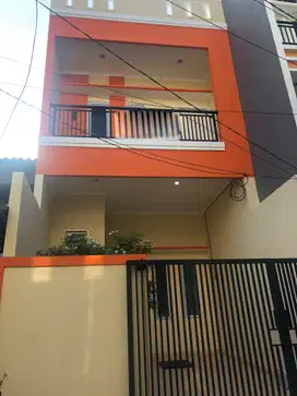 DISEWAKAN!! Rumah Minimalis Jalan 2 Mobil di Komp. DKI, Harga OK