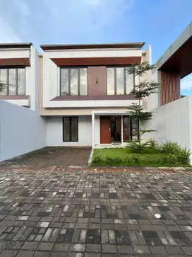 RUMAH MEWAH 2 LANTAI DALAM PERUMAHAN DI CONDONG CATUR DEPOK SLEMAN