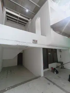 Disewakan rumah luas pinggir jalan raya pademangan timur jakarta utara
