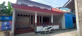Rumah cukup luas di utara pasar cebongan
