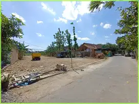 Dekat Stadiun Sultan Agung, di Jl. Imogiri - Bantul