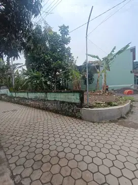 DIJUAL TANAH PEKARANGAN DEKAT RESTO JEJAMURAN
