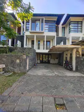 Dijual Rumah Graha Family 3 Lantai