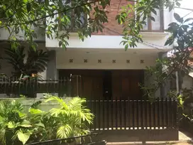 Rumah Kokoh 3 Lantai ada Kolam Ikan di L2 Kebayoran Baru