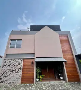 Dijual rumah hook siap huni full renovasi di cijaura buah batu
