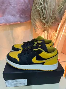 SEPATU NIKE AIR JORDAN 1 LOW (GS)