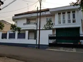 Disewakan Rumah / Kantor Nyaman dan Strategis di Pejaten Siap Huni