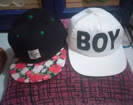 Di jual 2 Topi merek BOY dan new era bekas rasa baru lokasi bsd