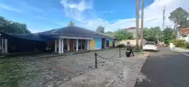 Disewakan Rumah Halaman Luas Perlu Renovasi di Kemang Timur