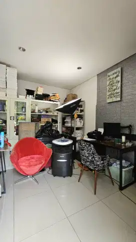 HOT SALE!!!RUMAH MEWAH SIAP HUNI POSISI HOOK LOKASI STRATEGIS ASRI