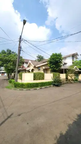 HOT SALE!!!RUMAH SIAP HUNI POSISI HOOK LOKASI STRATEGIS