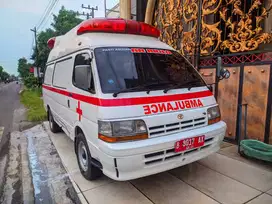 Toyota Hiace 4.0 V8 CBU bekas Ambulance Plat B saipul  sekoto