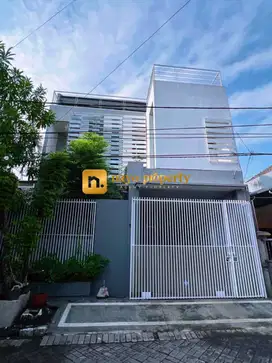 Rumah Bagus FULL FURNISHED Dalam Komplek Strategis di Wiyung Surabaya