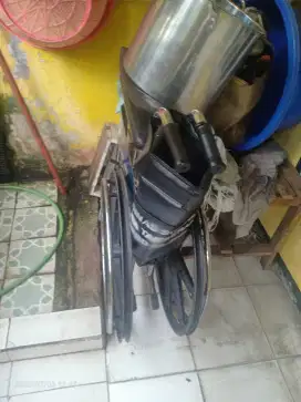 Kursi roda untuk lansia