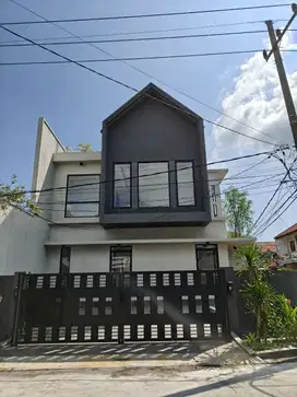 Baru Gress‼️Rumah Scandinavian Babatan Pantai Hook