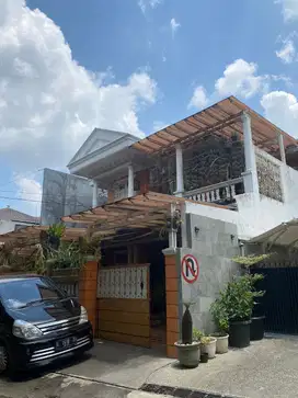 Rumah daerah sangat keren Dan prime dekat dengan fatmawati Dan kemanh