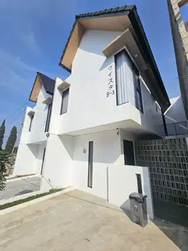 Rumah 2 Lt Design Jepang di cihanjuang dkt bandara husein sastranegara