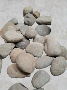 BATU KOLAM DAN TAMAN