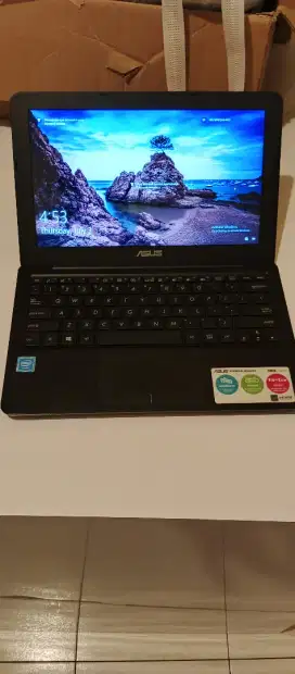 Notebook Asus E202S Series