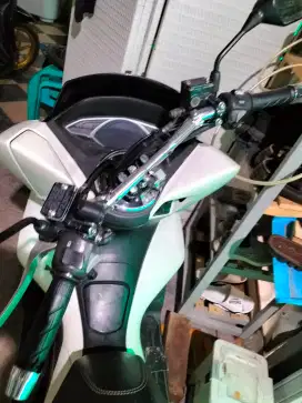 Honda PCX 150 CC warna putih plat b dki