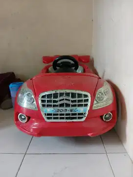 Mobil mainan anak