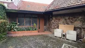 Rumah Terawat Dekat Gedung Sate Sayap Riau