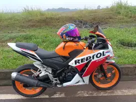 Honda CBR 150 R edisi Repsol