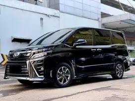GRAB IT FAST! TOYOTA VOXY 2.0 AT 2020