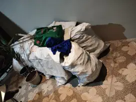 GRAGAL KARUNGAN BEKAS BONGKAR RUMAH
