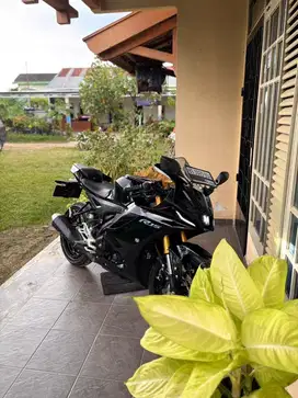 R15 v4 2023 km rendah