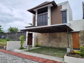 RUMAH MEWAH DALAM CLUSTER 5 MENIT DARI SCH