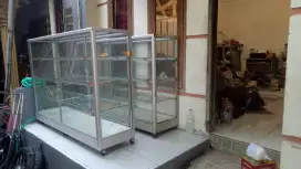 Etalase msh mulus 2 unit=1,2 di srengseng sawah