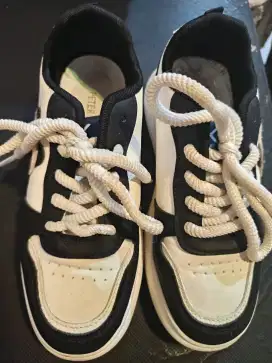 Sepatu sneakers Peter Keiza ukuran 38, second