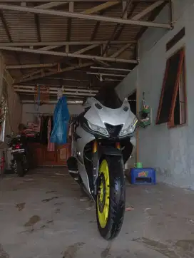 DIJUAL YAMAHA YZF R15 V3