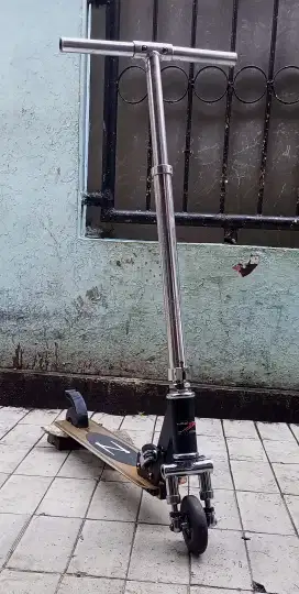 Skuter/ scooter aluminium merk z, bukan Scooter listrik.  Cipinang