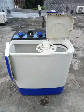 Mesin cuci 2 tabung Aqua 8 kg