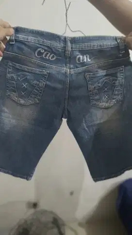 Celana pendek jeans