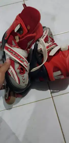 SEPATU RODA BEKAS ANAK - ANAK