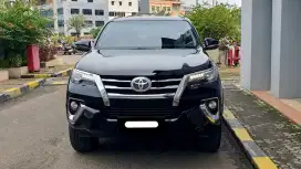 Km 9rb toyota fortuner srz bensin 2018 hitam siap pakai