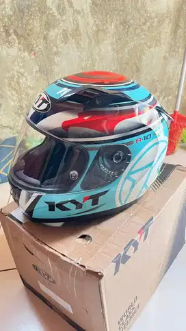 Helm KYT size L. baru beli 3 mingguan