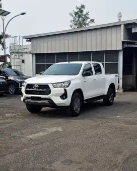 DP 71JT TOYOTA HILUX DOUBLE CABIN G 4X4 MANUAL HITAM PUTIH E READY