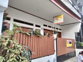 Dijual Rumah Lantai 2  + 1 kamar Gudang Lantai 3 
Di Kunciran