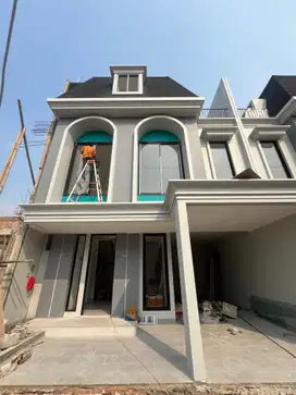 RUMAH CIPAYUNG JAKTIM 3 LANTAI DALAM CLUSTER MEWAH SHM BEBAS BANJIR