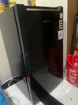 KULKAS MINI BARU 1 BULAN PAKAI