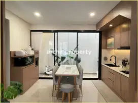 RUMAH FULL FURNISHED, LOKASI STRATEGIS 5 MENIT DARI KANTOR WALIKOTA