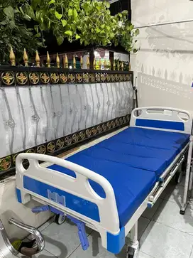 Ranjang/bed pasien  3 crank merk one health
