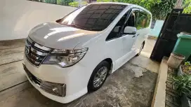Nissan Serena HWS Autech 2015
Warna Putih