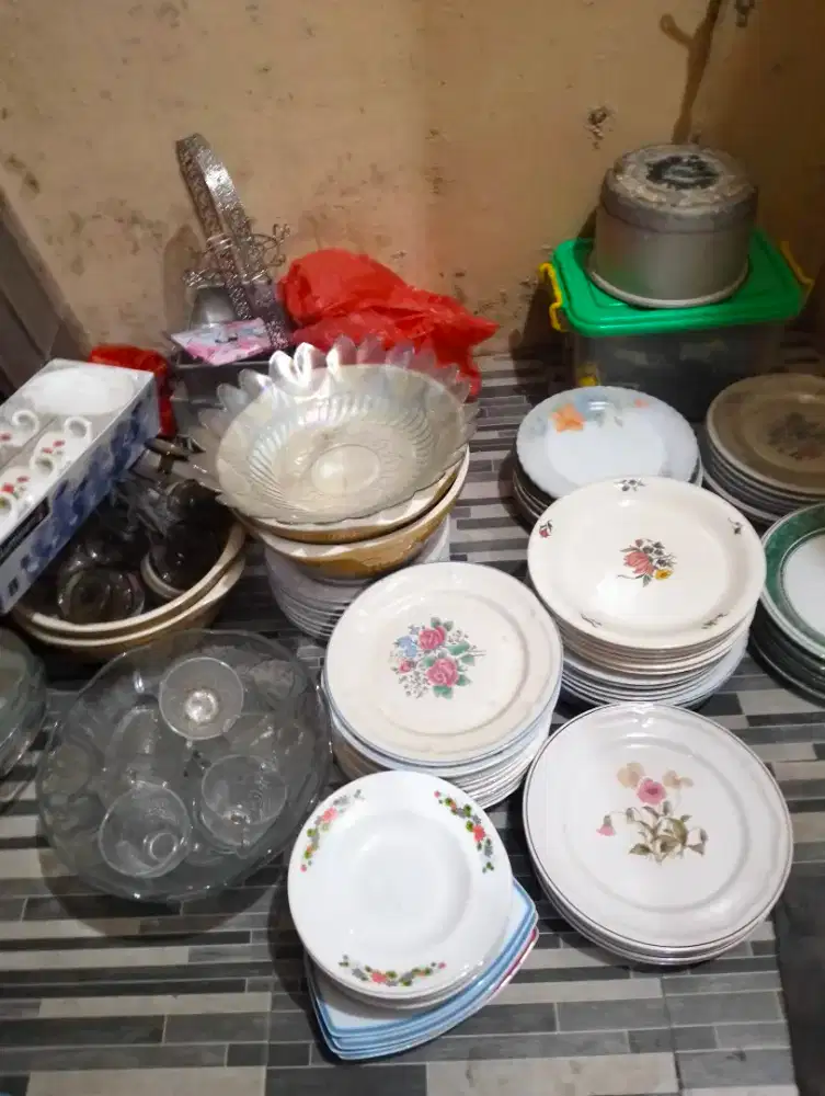 Piring makan dan pecah belah jadul