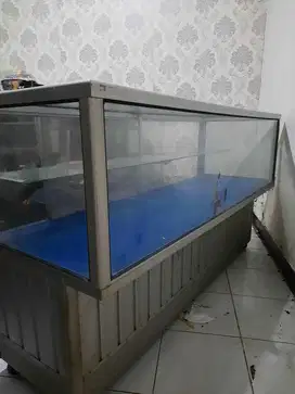 Etalase roda kaca
