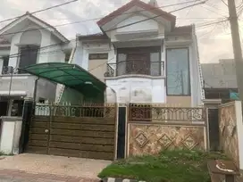 RUMAH SEMI FURNISH TENGAH KOTA SURABAYA DEKAT GALAXY MALL